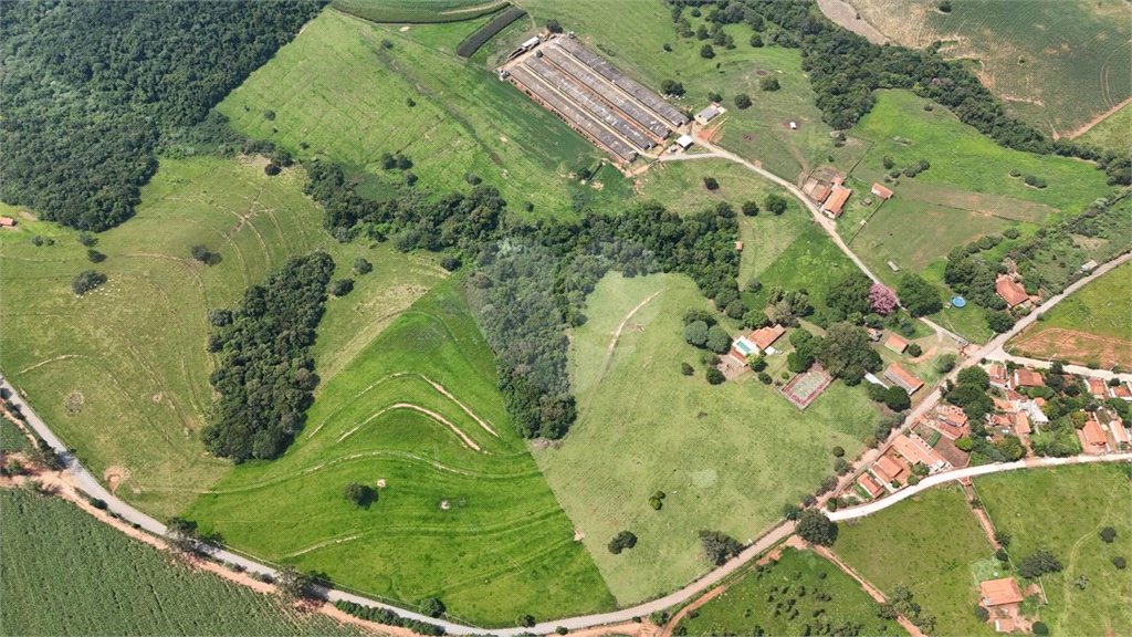 Chácara à venda com 3 quartos, sendo 1 suíte, em Cercadinho, Alambari, SP