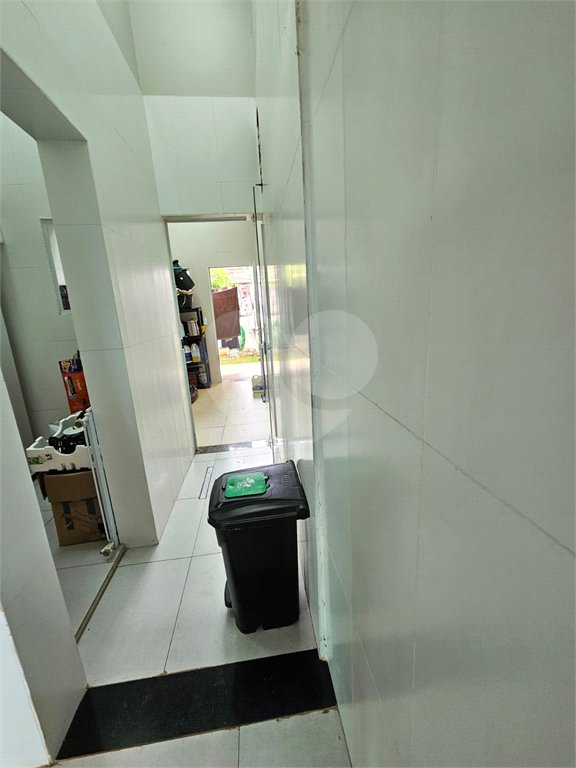 Casa à venda com 4 quartos, sendo 1 suíte,  no condomínio Jardim Shangri-lá, Atibaia - SP