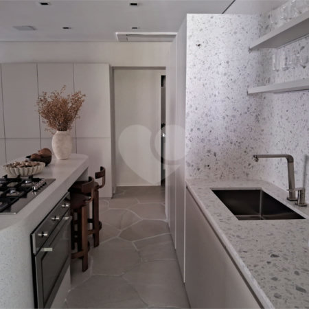 Apartamento à venda com 3 suítes em Moema, São Paulo, SP