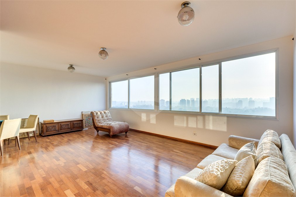 Apartamento à venda com 4 quartos, sendo 1 suíte, em Chácara Santo Antônio, São Paulo, SP