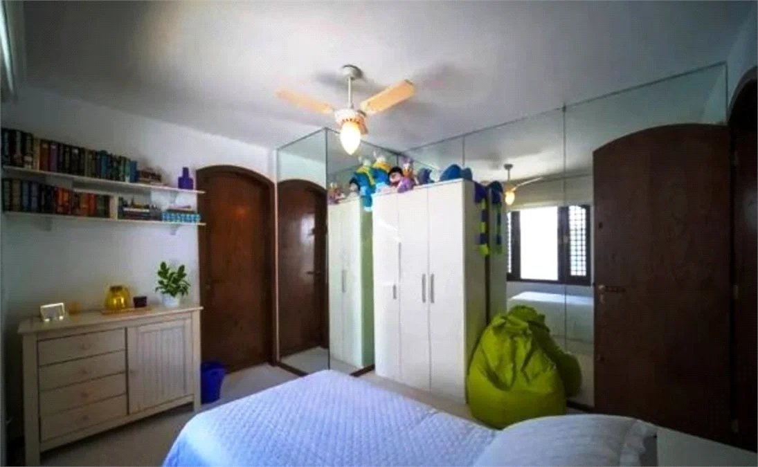 Casa à venda com 5 quartos, sendo 2 suítes, em Jardim Everest, São Paulo, SP