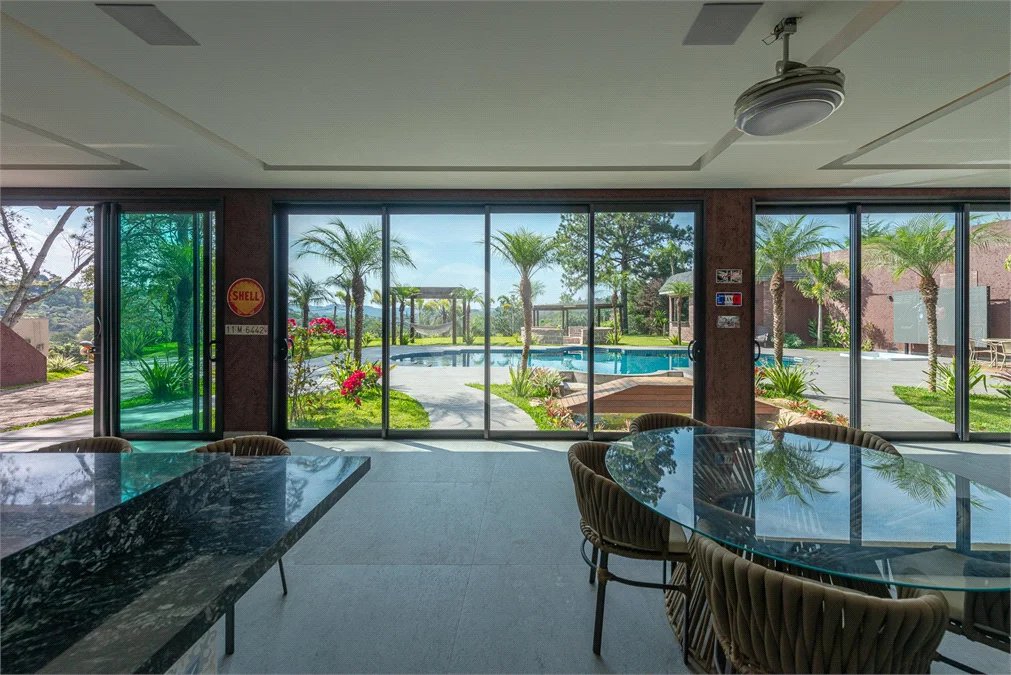 Casa à venda com 4 suítes no condomínio Vale da Santa Fé, Vinhedo - SP