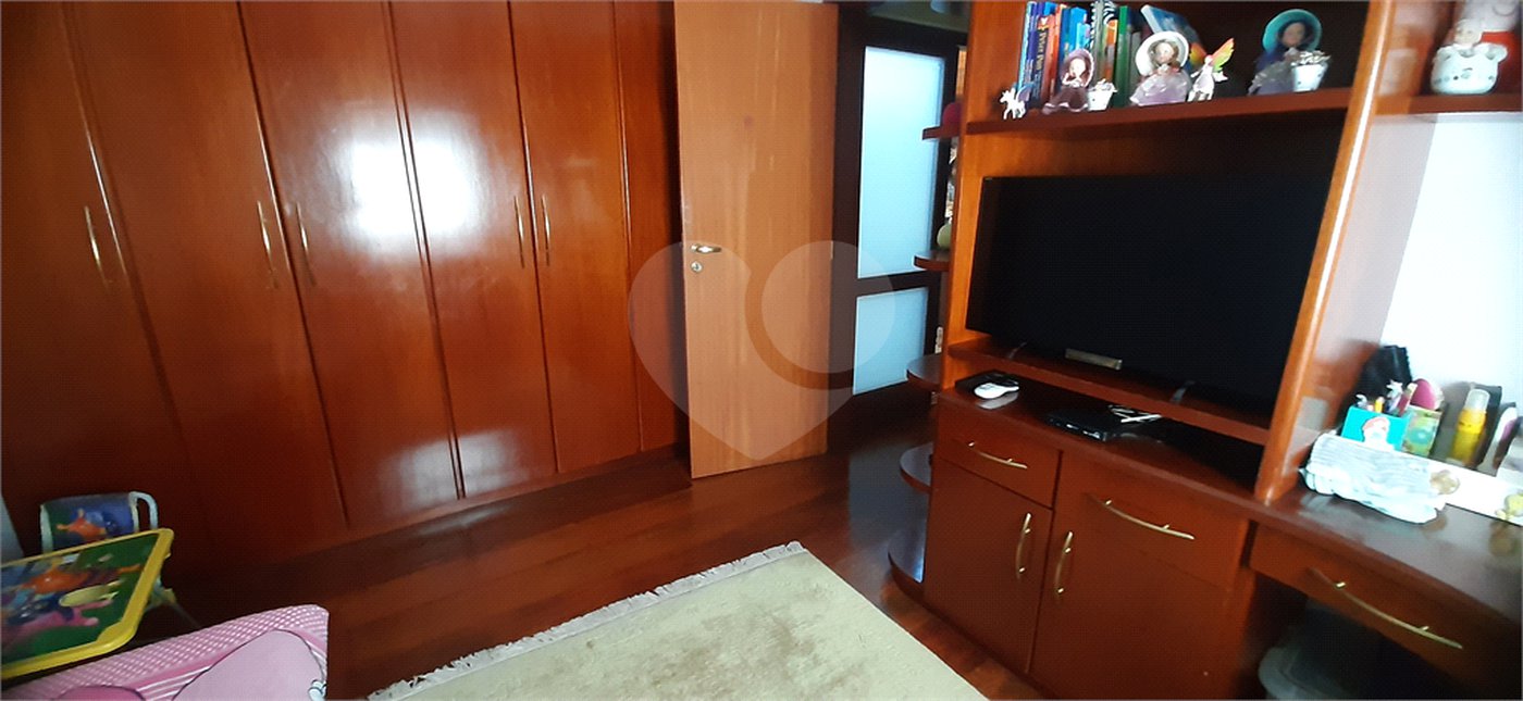 Casa à venda com 4 quartos, sendo 3 suítes, no condomínio Sausalito, Mairiporã - SP