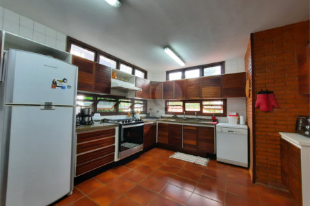 Casa à venda com 6 quartos, sendo 3 suítes, em Morumbi, São Paulo, SP