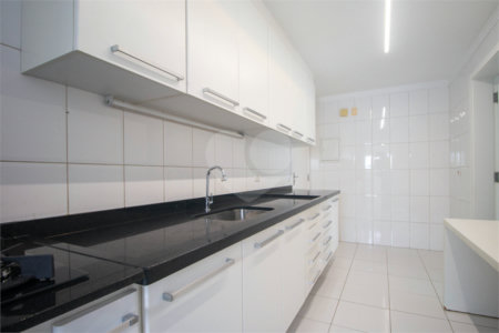 Apartamento à venda com 3 quartos, sendo 1 suíte, em Panamby, São Paulo, SP