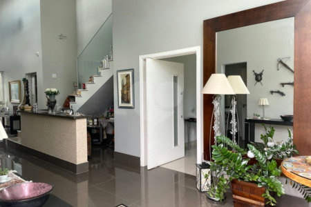 Casa à venda com 4 quartos, sendo 3 suítes, no condomínio Vila Hípica I, Vinhedo - SP