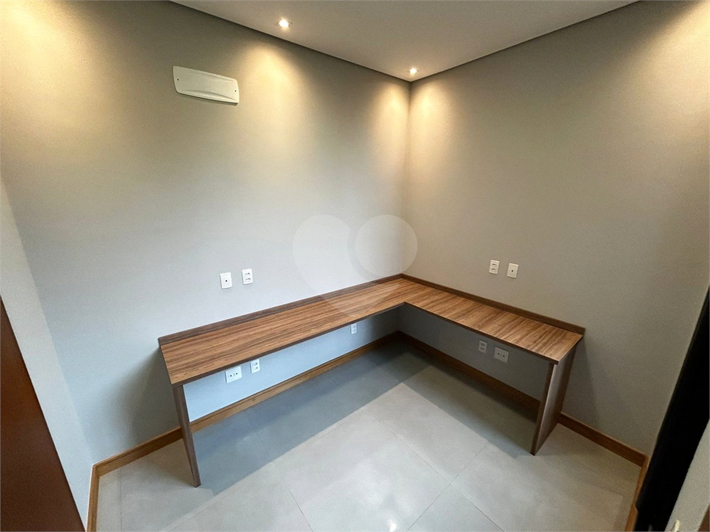 Casa para venda no condomínio de alto padrão Damha III,