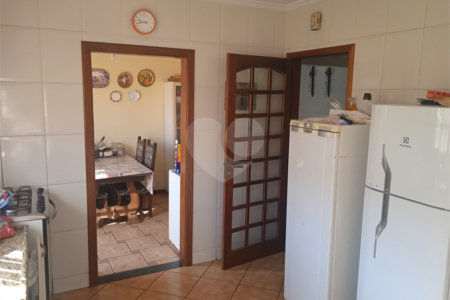 Casa à venda com 8 quartos, sendo 3 suítes, em Jardim Terceiro Centenário, Atibaia, SP