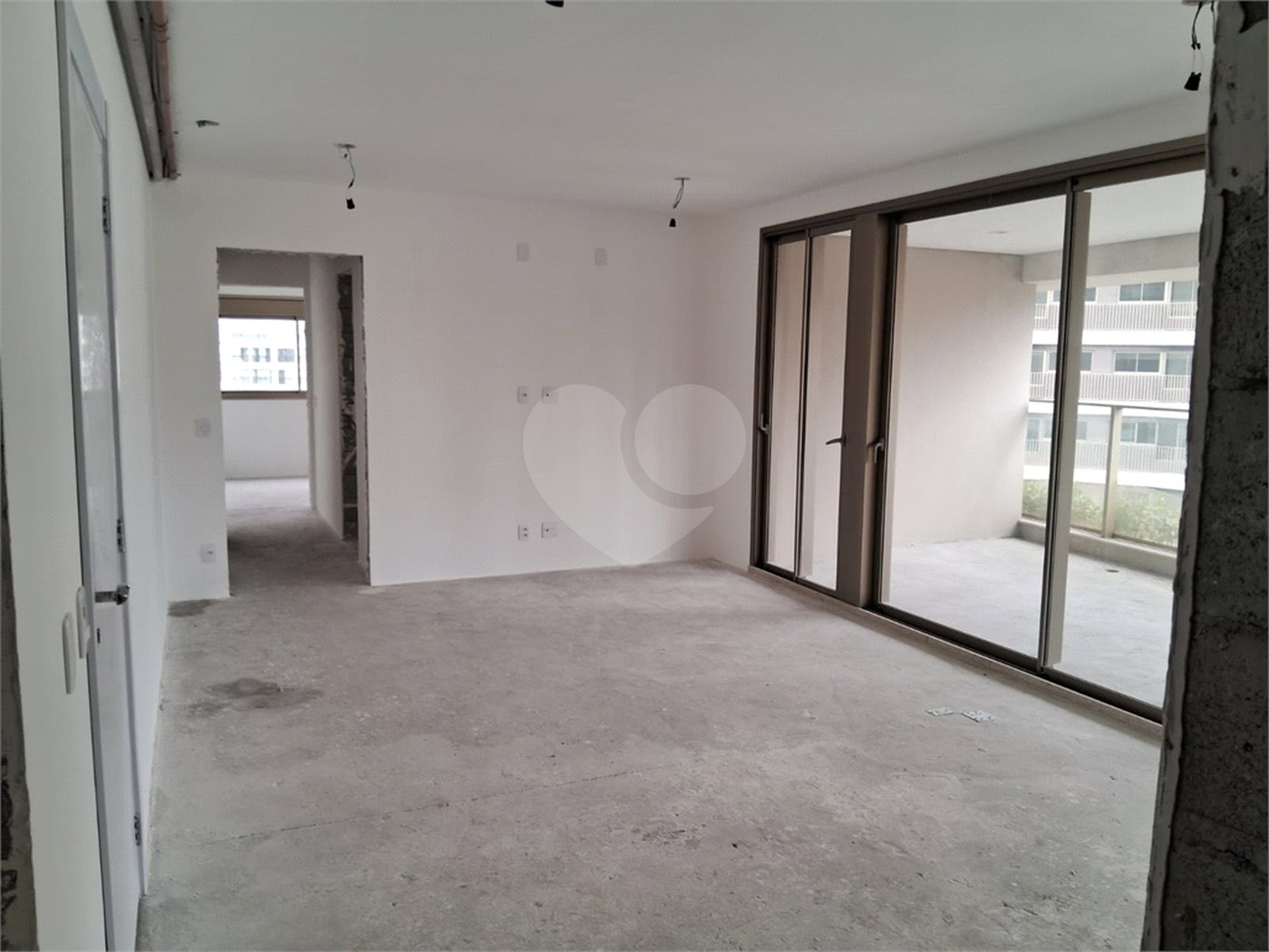 Apartamento à venda com 3 suítes em Moema, São Paulo, SP