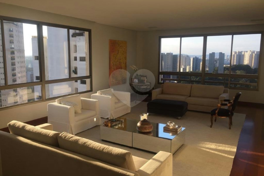 Apartamento à venda ou para alugar com 4 suítes em Morumbi, São Paulo, SP