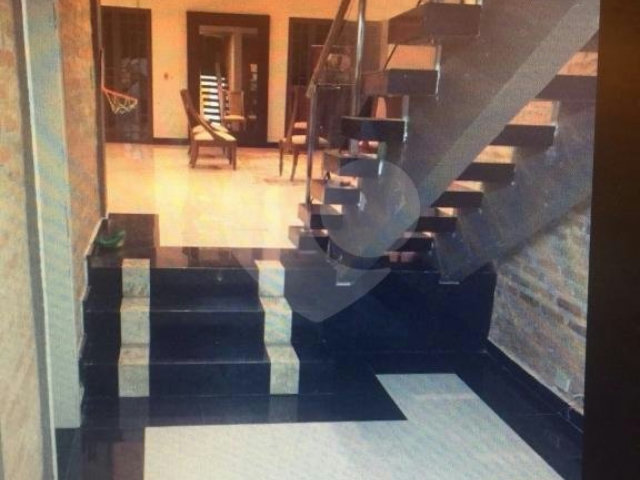 Sobrado à venda com 4 quartos, sendo 2 suítes,  em Jaraguá, São Paulo, SP