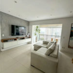 Apartamento de 106 m² no Auge Home Resort, porteira fechada, com 3 dormitórios, 1 suíte, varanda gourmet, 2 vagas, depósito e lazer completo.