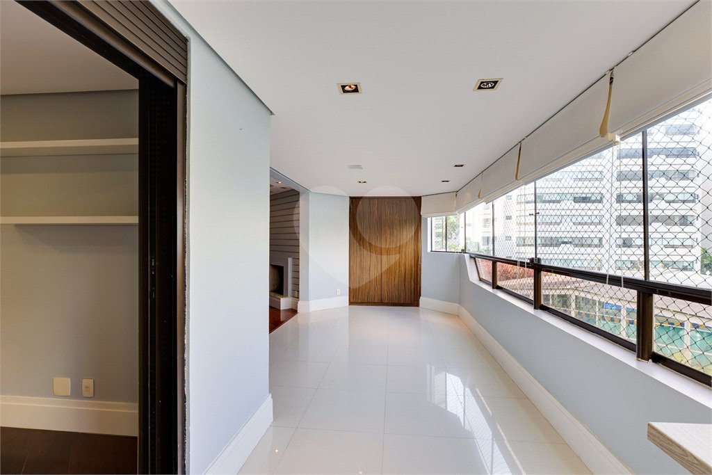 Apartamento à venda com 4 quartos, sendo 3 suítes, em Granja Julieta, São Paulo, SP