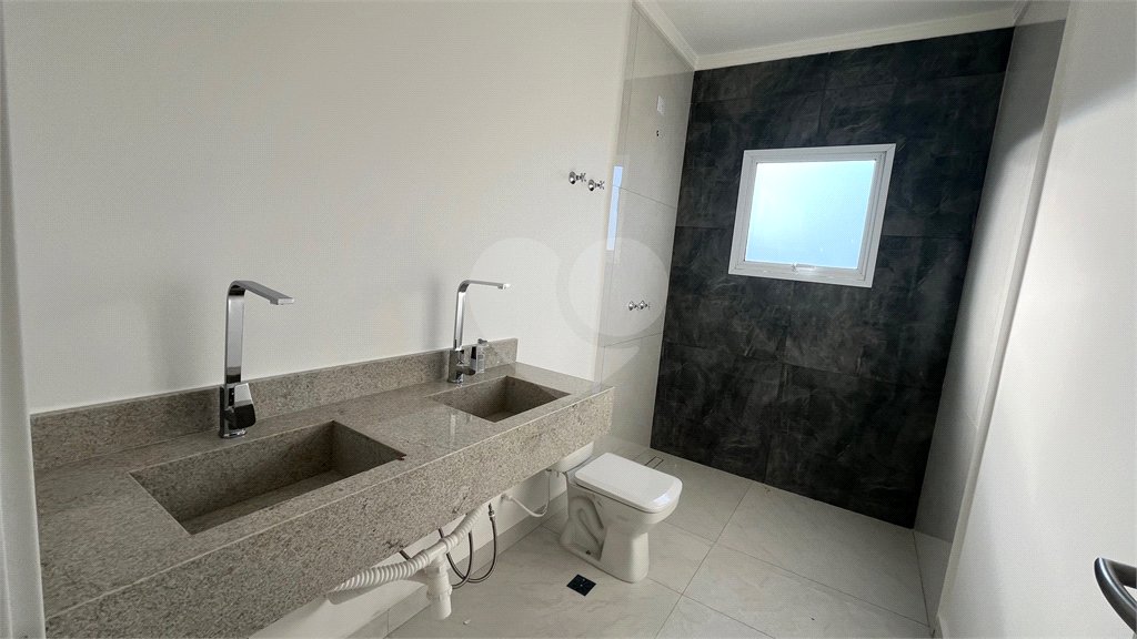 Sobrado à venda com 3 suítes em Vila Petrópolis, Atibaia, SP