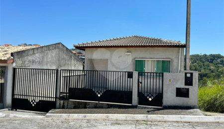 Sobrado à venda com 3 suítes em Barreiro, Mairiporã, SP