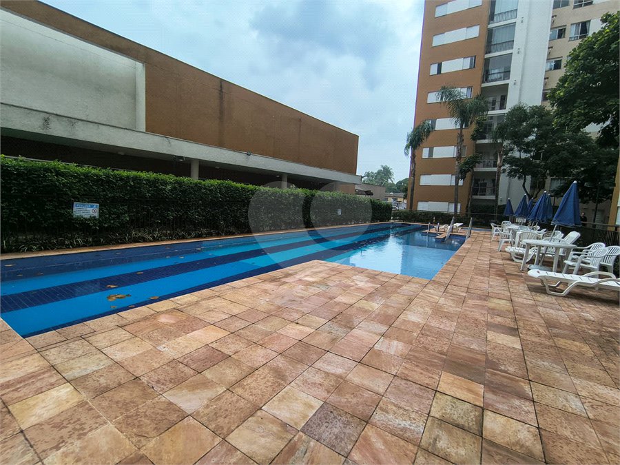 Apartamento à venda com 2 quartos, sendo 1 suíte,  em Jardim Carambeí, São Roque, SP