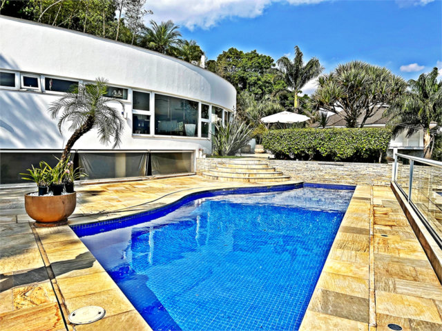Casa à venda com 4 suítes no condomínio Residencial Jd. Ibiratiba, São Paulo - SP
