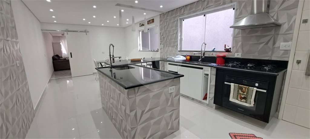 Sobrado à venda com 4 quartos, sendo 1 suíte, em Tremembé, São Paulo, SP