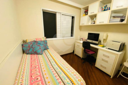 Casa à venda com 4 quartos, sendo 2 suítes, no condomínio Sunríse, São Paulo - SP