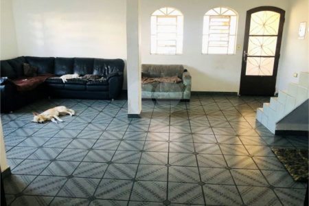Casa à venda com 4 quartos, sendo 2 suítes,  em Vila Paulista, Mogi das Cruzes, SP