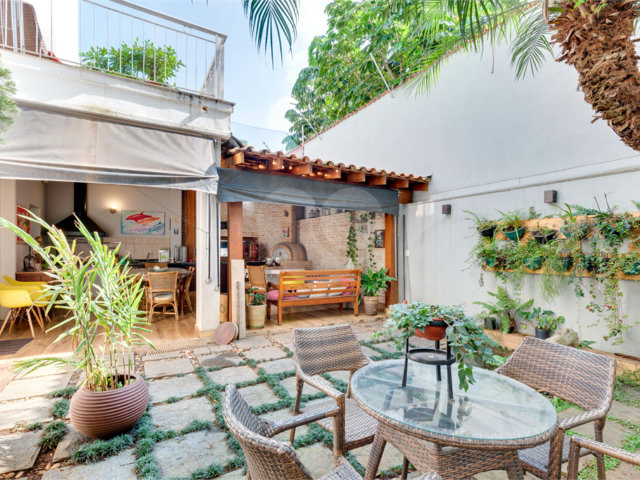 Casa à venda com 3 suítes no condomínio Vila Versalhes, São Paulo - SP