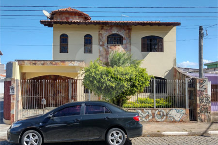 Sobrado à venda com 3 quartos, sendo 2 suítes, em Cidade Cruzeiro do Sul, Suzano, SP
