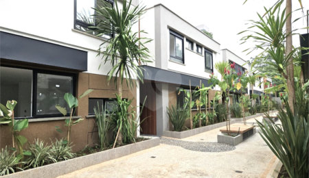 Casa à venda com 4 suítes no condomínio Venezia, São Paulo - SP