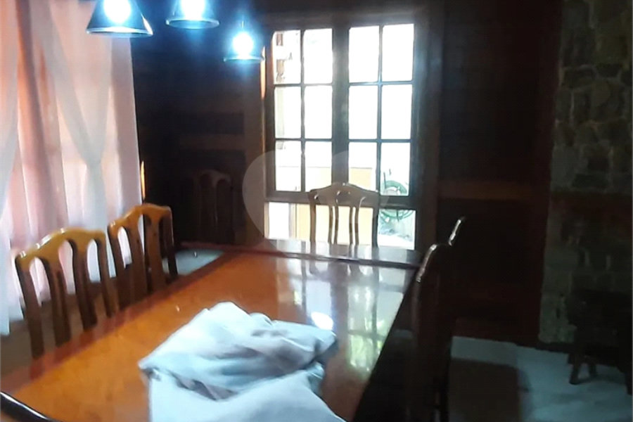 Casa à venda com 5 quartos, sendo 1 suíte, no condomínio Parque Suiça, Caieiras - SP