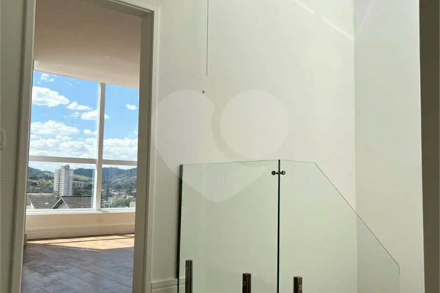 Casa à venda com 4 quartos, sendo 2 suítes, no condomínio Residencial Floresta, São Paulo - SP