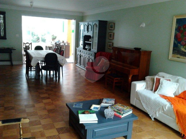 Sobrado à venda com 4 quartos, sendo 1 suíte,  em Alto da Boa Vista, São Paulo, SP
