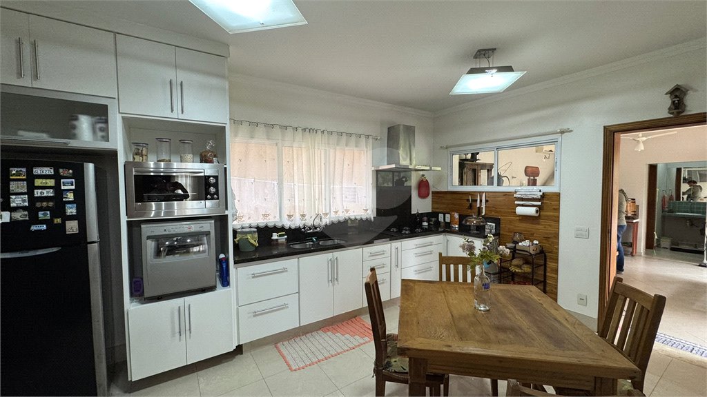 Casa à venda com 3 suítes no condomínio Residencial Delle Stelle, Louveira - SP