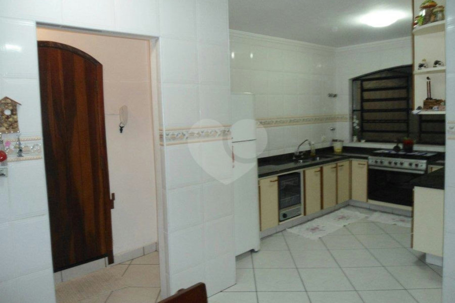 Sobrado à venda com 4 quartos, sendo 2 suítes, em Vila Irmãos Arnoni, São Paulo, SP