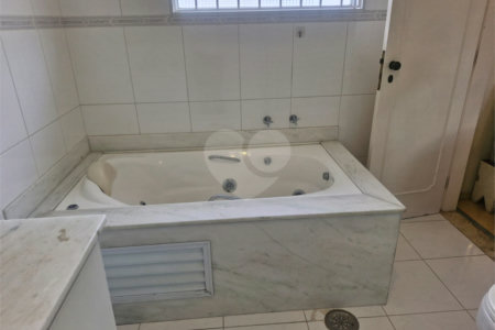 Casa à venda com 4 quartos, sendo 1 suíte, em Brooklin, São Paulo, SP