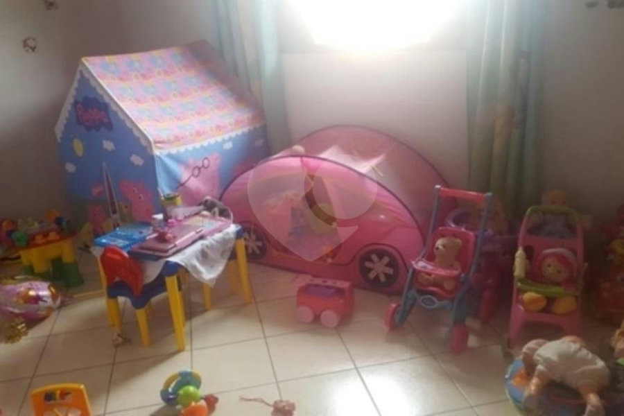 Sobrado à venda com 4 quartos, sendo 1 suíte, em Tremembé, São Paulo, SP