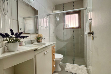 Casa à venda com 3 quartos, sendo 1 suíte, no condomínio Morada dos Pássaros, São Paulo - SP