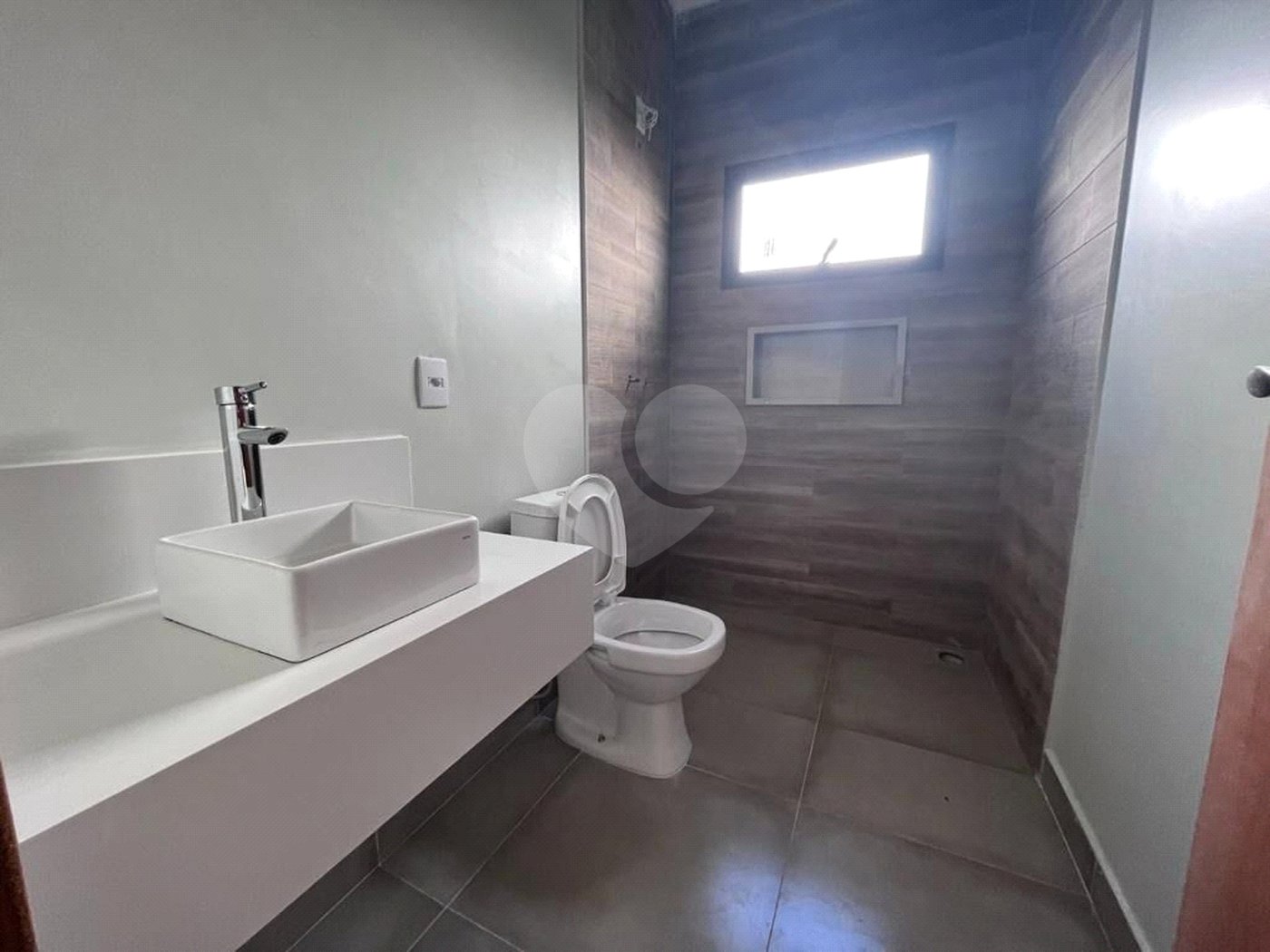 Casa à venda com 4 suítes no condomínio Village Saint Charbel, Araçoiaba da Serra - SP