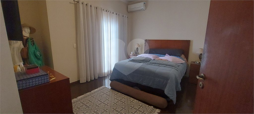 Sobrado à venda com 3 quartos, sendo 1 suíte, em Jardim Santa Rosália, Sorocaba, SP