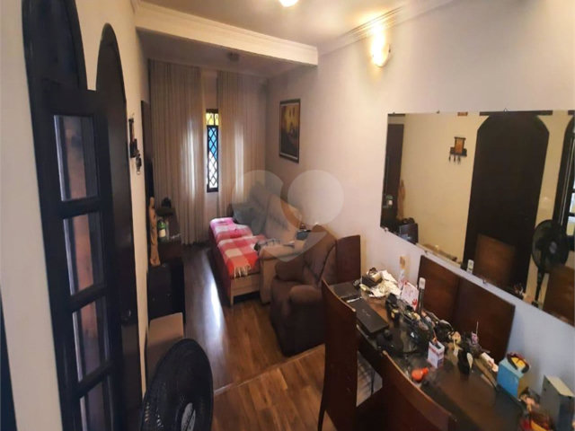 Sobrado à venda com 4 quartos, sendo 1 suíte,  em Vila Marari, São Paulo, SP