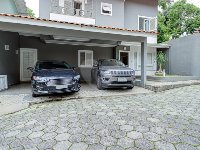 Casa à venda com 4 quartos, sendo 2 suítes,  no condomínio Vila dos Ipês, São Paulo - SP