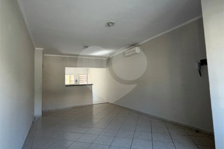 Casa à venda com 3 quartos, sendo 1 suíte, no condomínio Bela Vita, Atibaia - SP
