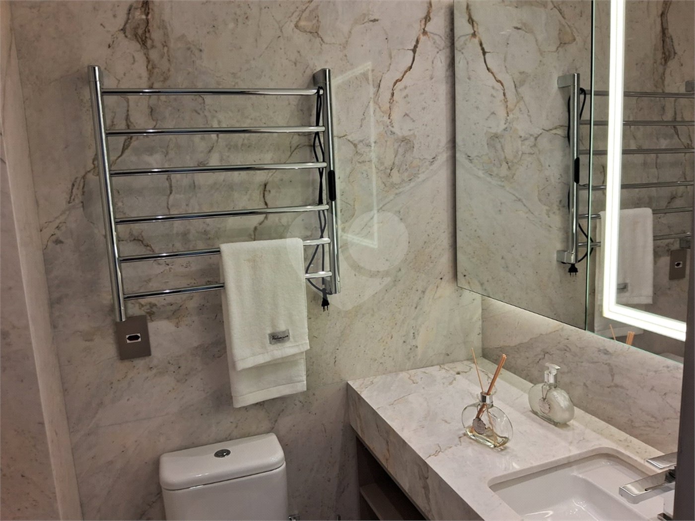 Apartamento à venda com 3 suítes em Moema, São Paulo, SP