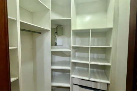 Casa à venda com 4 suítes no condomínio Parque Village Castelo, Itu - SP