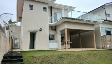 Casa para alugar com 3 quartos, sendo 1 suíte,  no condomínio Recanto dos Paturis, Vinhedo - SP