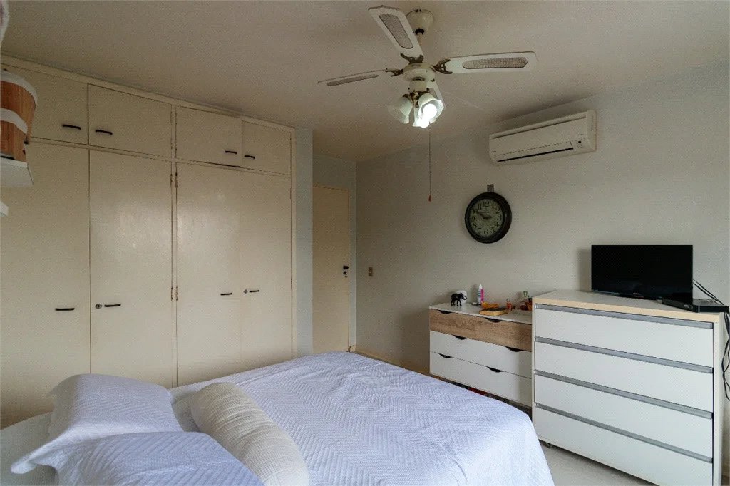 Casa à venda com 4 quartos, sendo 3 suítes, em Jardim Panorama, São Paulo, SP