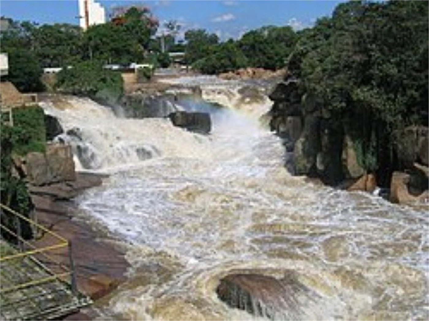 Casa à venda com 4 suítes no condomínio Primavera, Salto - SP