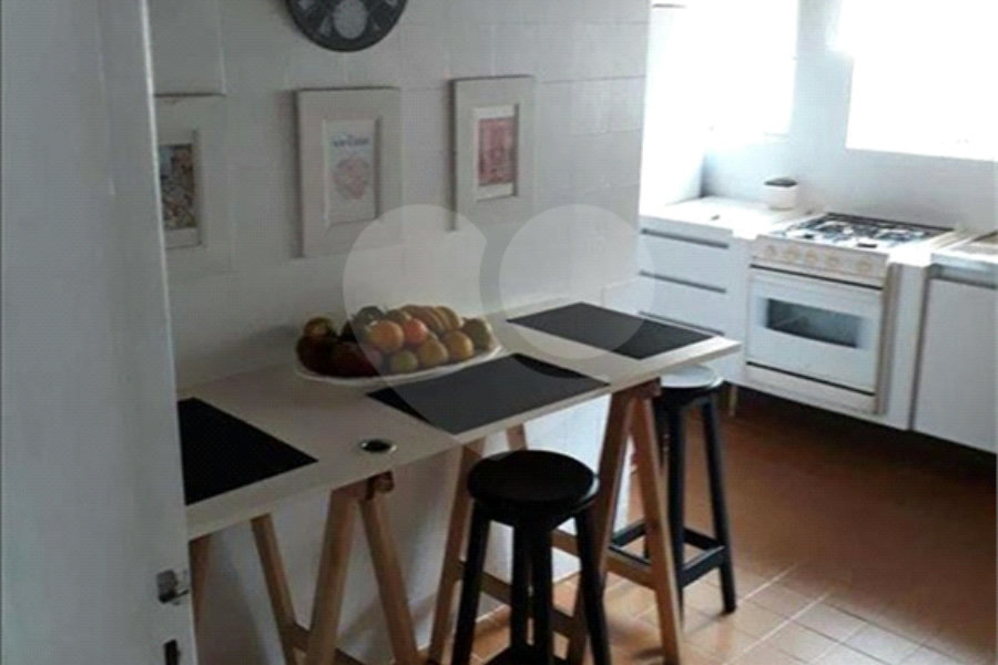 Sobrado à venda com 8 quartos, sendo 2 suítes, em Santana, São Paulo, SP