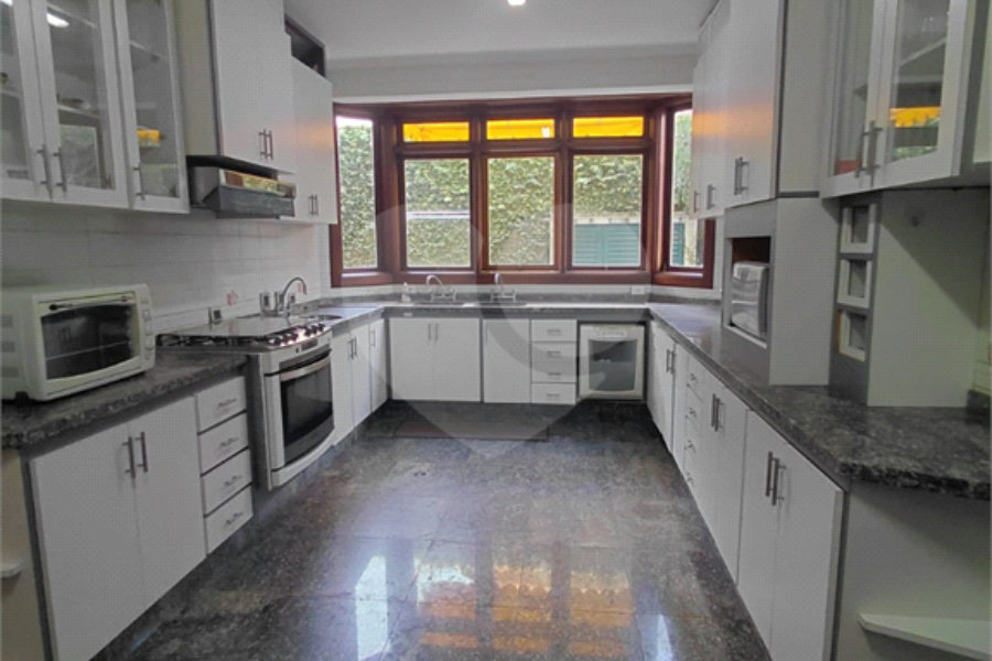 Casa à venda com 4 suítes no condomínio Ville Bourghese, São Paulo - SP