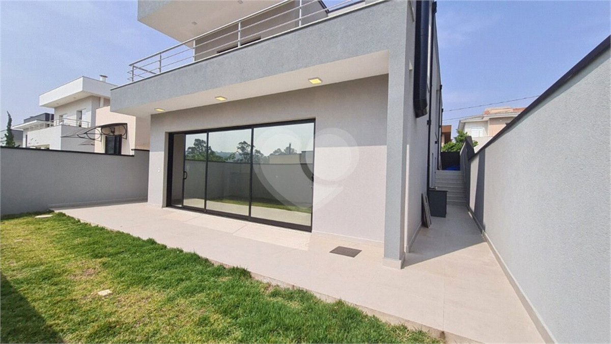 Casa à venda com 3 suítes no condomínio Vita Verdi, Valinhos - SP