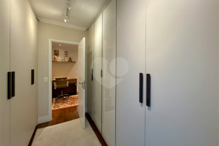 Apartamento à venda com 3 suítes em Campo Belo, São Paulo, SP