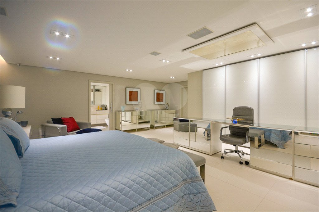 Apartamento à venda com 4 suítes,  em Vila Uberabinha, São Paulo, SP
